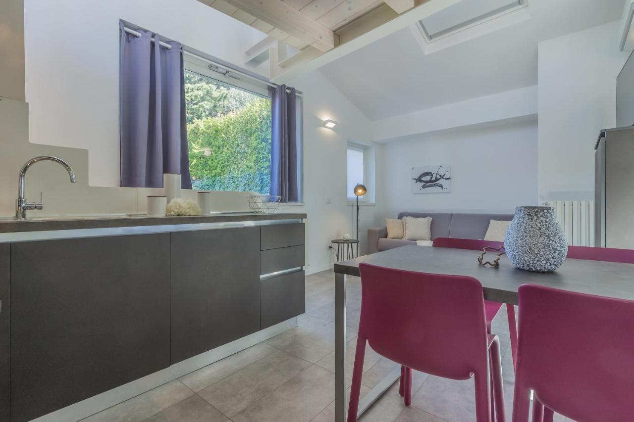 La Terrazza Di Marta Apartment วาเรนนา ภายนอก รูปภาพ
